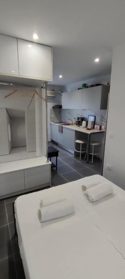 Summer Me - Studio Downtown Apartment *