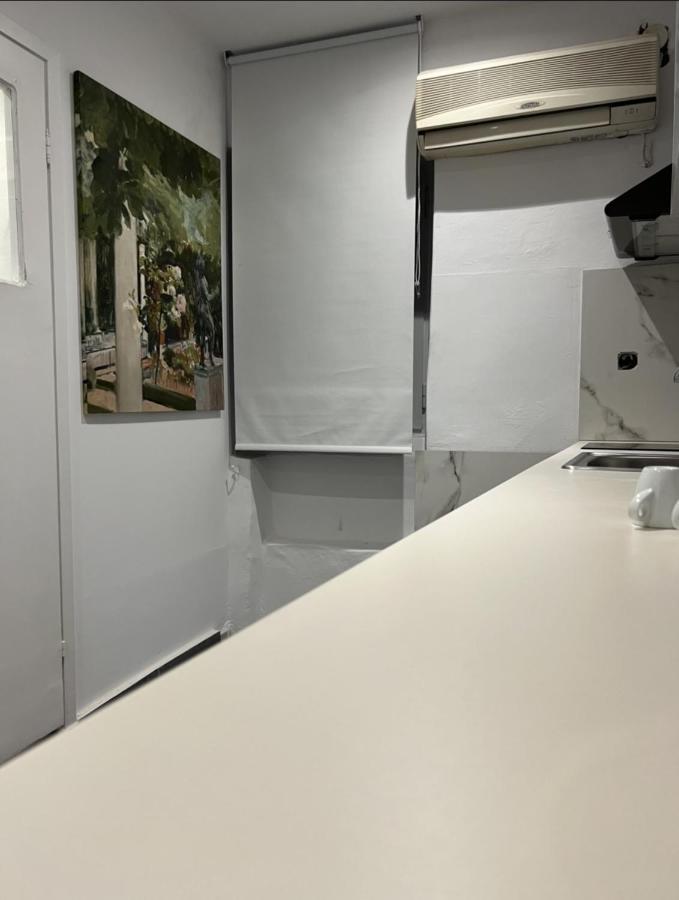 Summer Me - Studio Downtown Apartment *